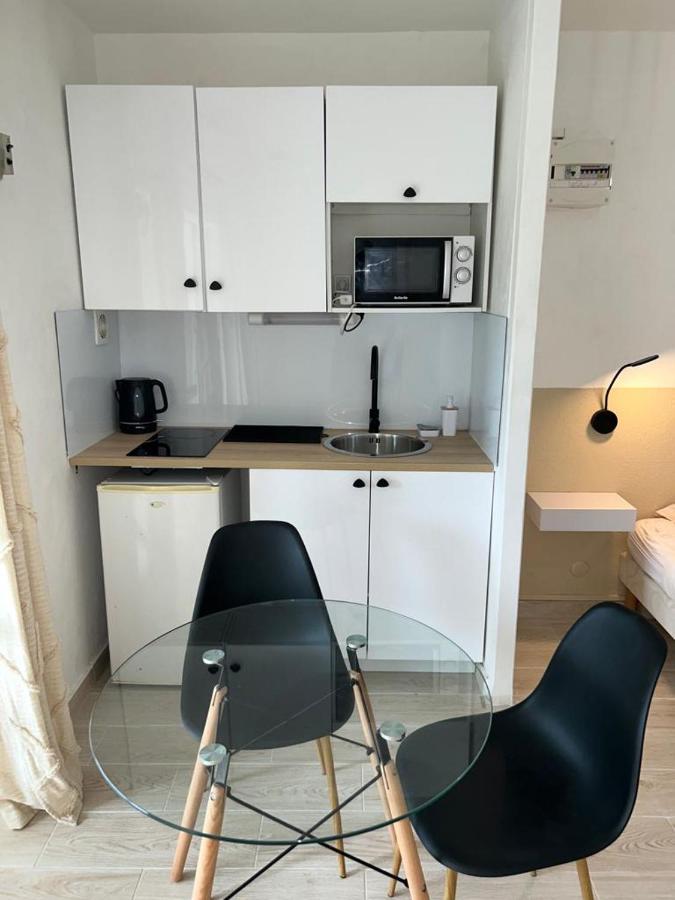 Superbe Studio Avec Piscine, Au Coeur De La Marina! Village Soleil ! Proche Aeroport & Ferry Le Gosier  Eksteriør billede