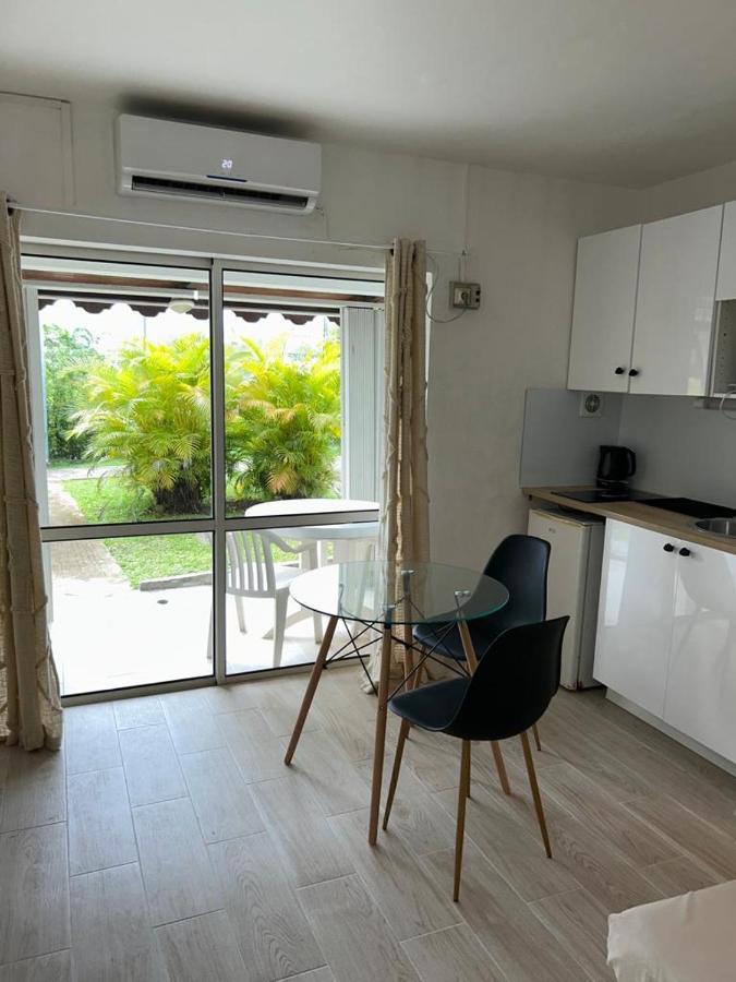Superbe Studio Avec Piscine, Au Coeur De La Marina! Village Soleil ! Proche Aeroport & Ferry Le Gosier  Eksteriør billede