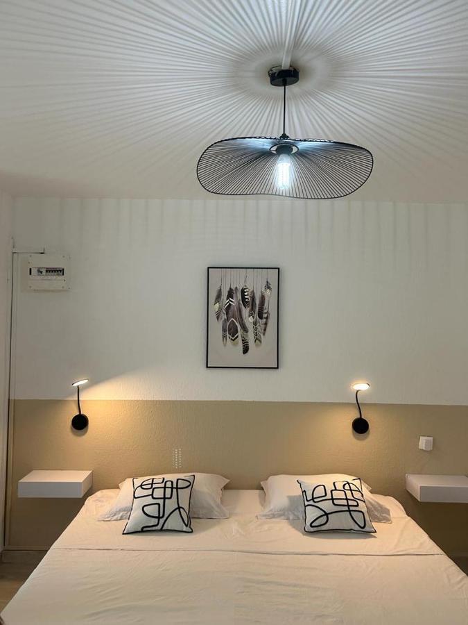 Superbe Studio Avec Piscine, Au Coeur De La Marina! Village Soleil ! Proche Aeroport & Ferry Le Gosier  Eksteriør billede