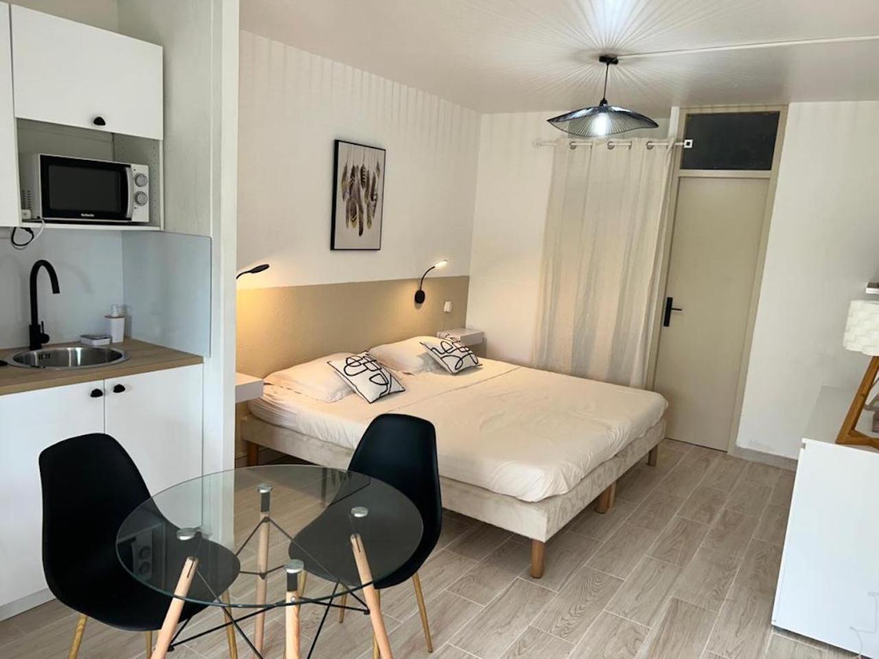 Superbe Studio Avec Piscine, Au Coeur De La Marina! Village Soleil ! Proche Aeroport & Ferry Le Gosier  Eksteriør billede