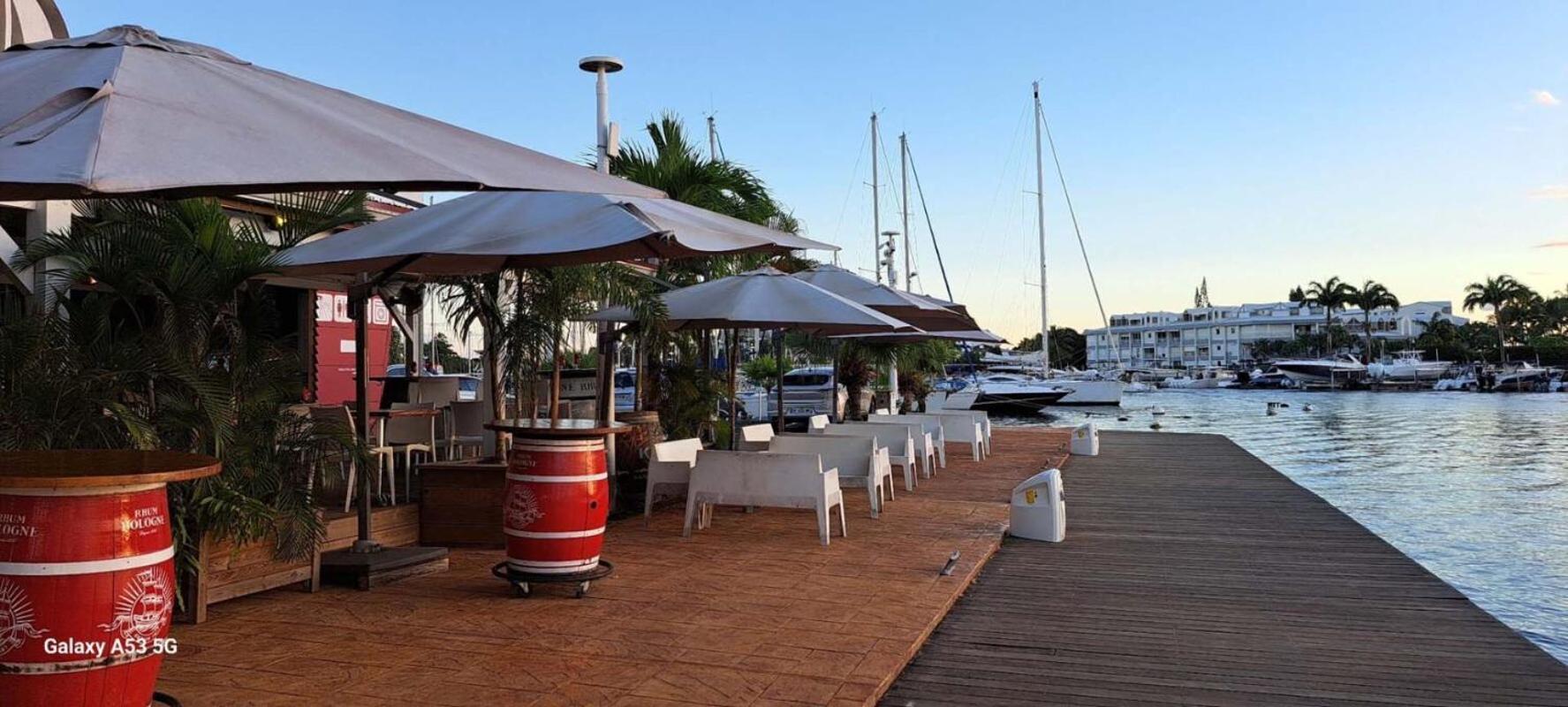 Superbe Studio Avec Piscine, Au Coeur De La Marina! Village Soleil ! Proche Aeroport & Ferry Le Gosier  Eksteriør billede