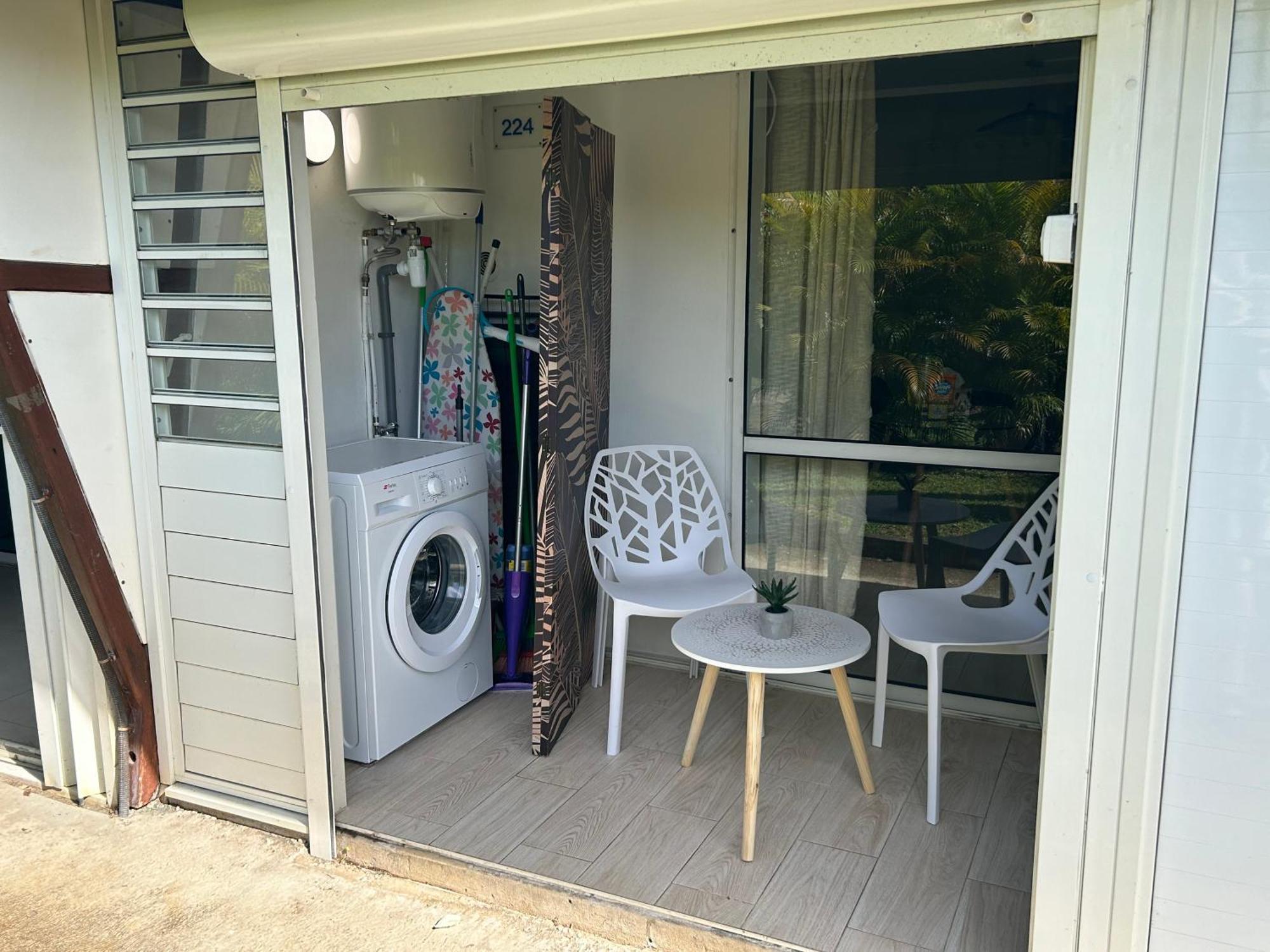 Superbe Studio Avec Piscine, Au Coeur De La Marina! Village Soleil ! Proche Aeroport & Ferry Le Gosier  Eksteriør billede